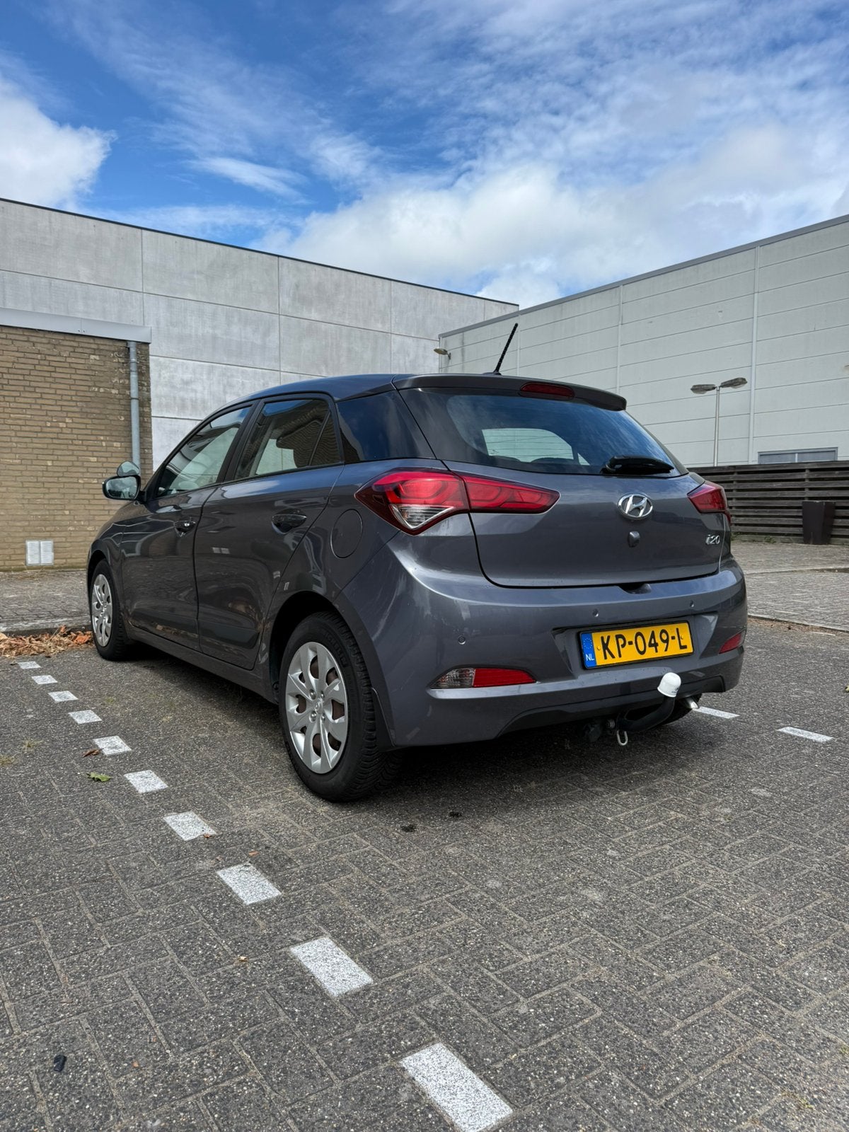 Hyundai i20 1.1 Crdi 5-DRS 2016 Grijs, Auto's, Voorwielaandrijving, 450 kg, 74 pk, Navigatiesysteem