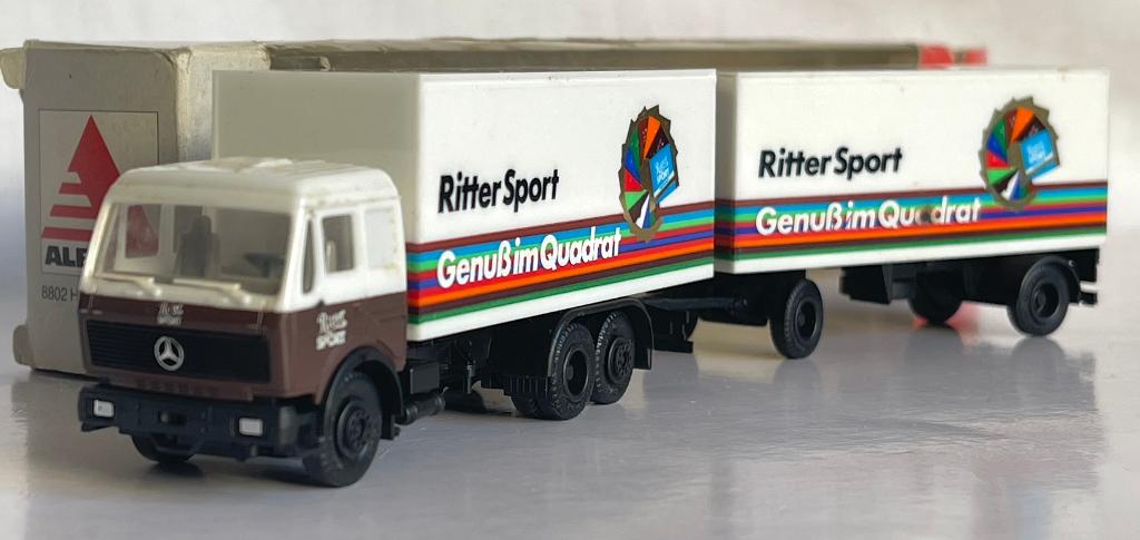 Albedo (Herpa): Mercedes Benz combinatie "Ritter Sport", Ophalen of Verzenden, Gebruikt, Bus of Vrachtwagen, Herpa