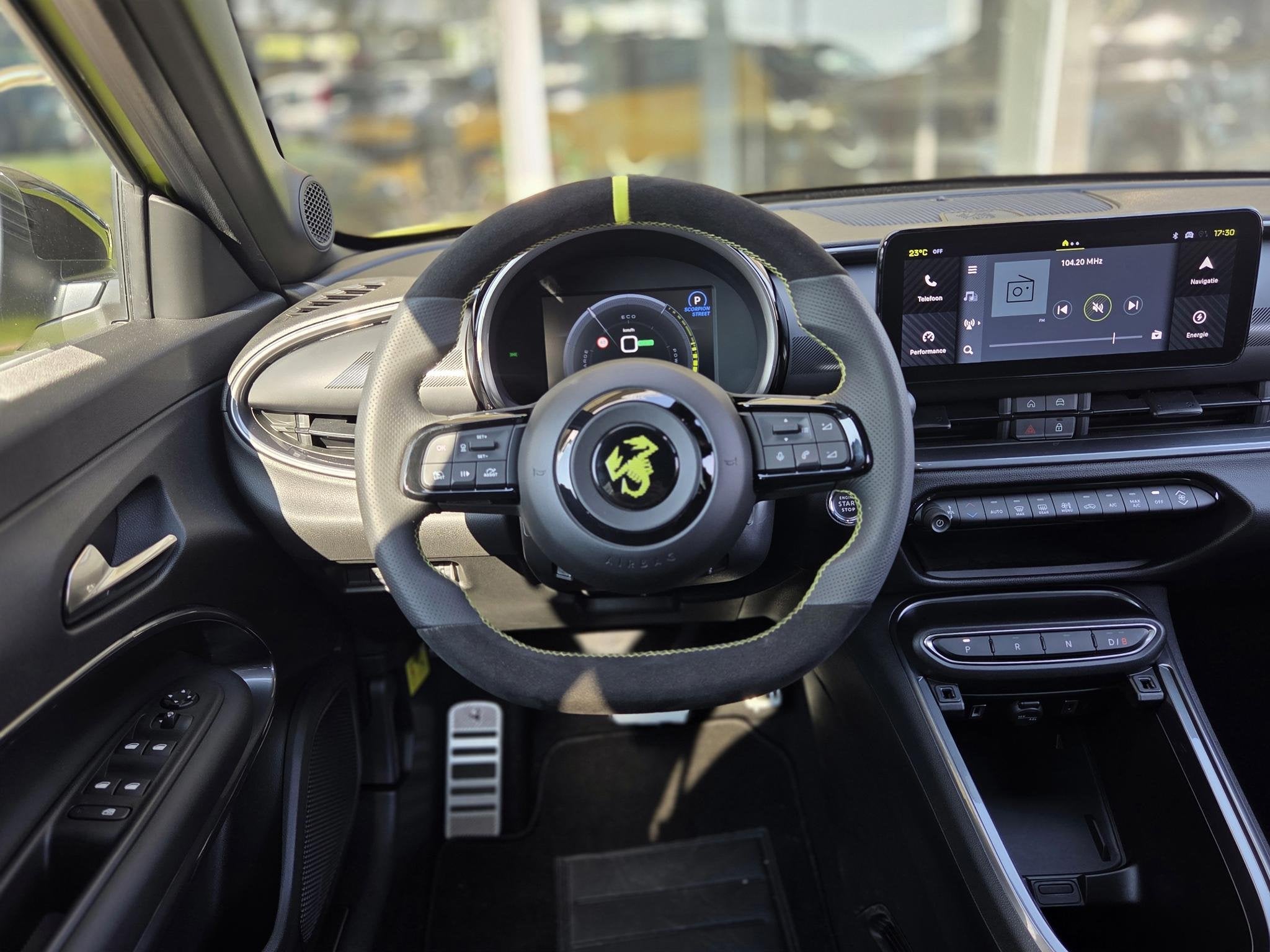 Fiat 600e Abarth Scorpionissima 54 kWh | Apple-Android | Spo, Auto's, Fiat, Automatische klimaatregeling, Origineel Nederlands