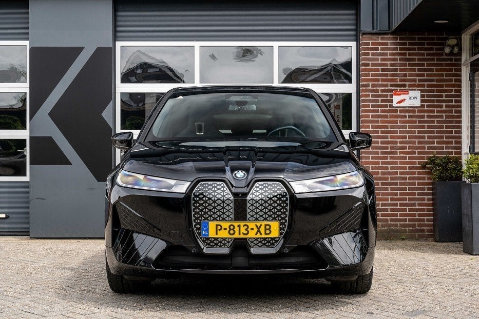 BMW iX xDrive40 Sportpakket | Panorama | 4-Wielbest. | Harma, Automaat, Gebruikt, IX, Zwart