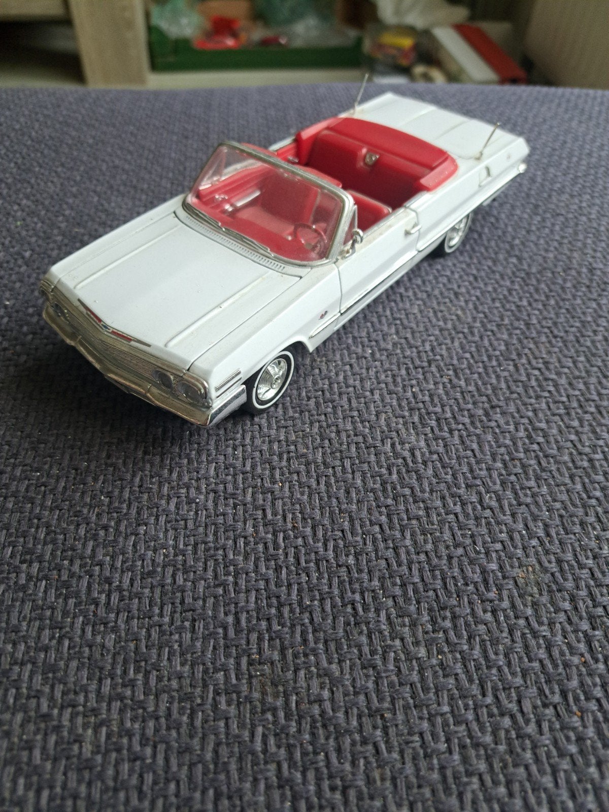 Welly model chevrolet impala cabrio, Gebruikt, Auto, Ophalen of Verzenden, N.b