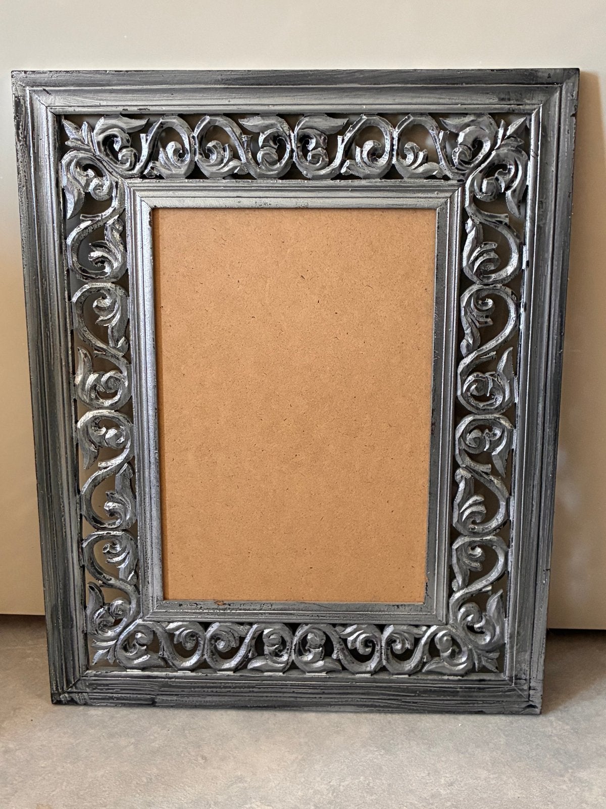 Houten MDF lijst met sierlijk patroon - 48x60 cm, Gebruikt, Ophalen of Verzenden, Hangend, Hout