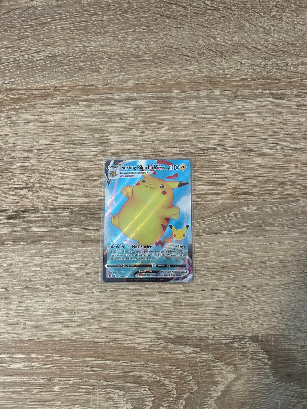 Pokemon surfing pikachu vmax celebrations  009/025, Hobby en Vrije tijd, Verzamelkaartspellen | Pokémon, Ophalen of Verzenden