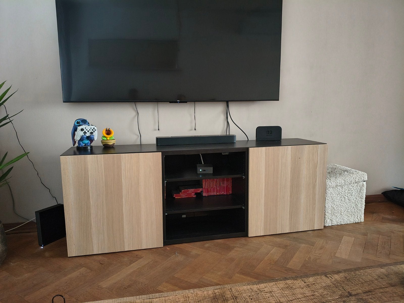 TV-meubel met betonlook deurtjes, Ophalen, Overige materialen, Gebruikt, 150 tot 200 cm