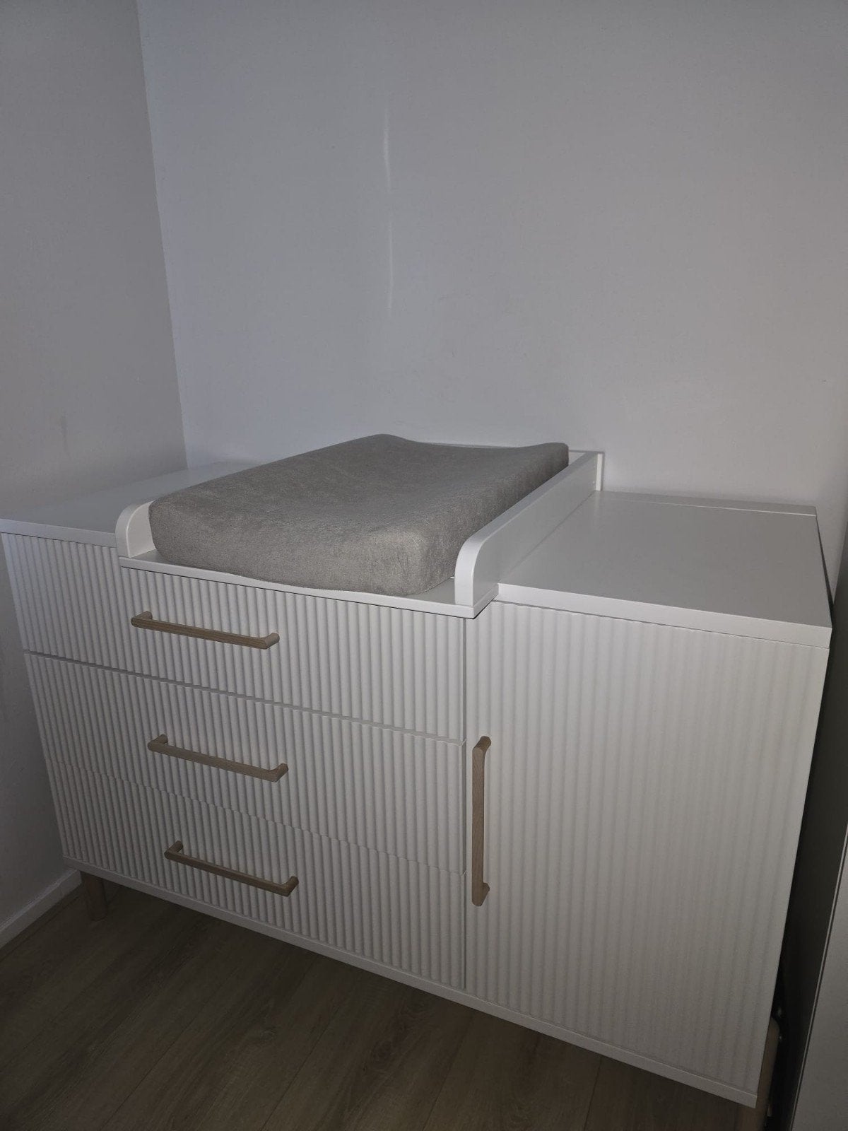 Witte baby commode met lades, Ophalen, 50 tot 70 cm, Opstaande rand, 100 cm of meer