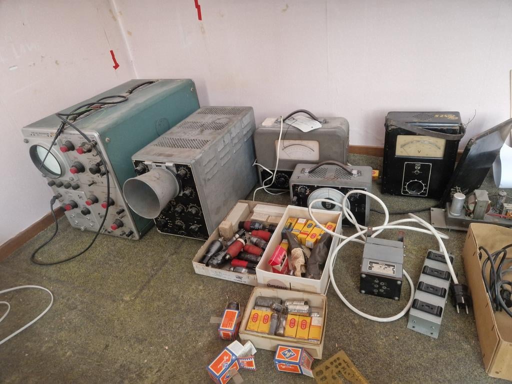 Vintage oscilloscopen, voltmeters en buizen collectie, Antiek en Kunst, Ophalen