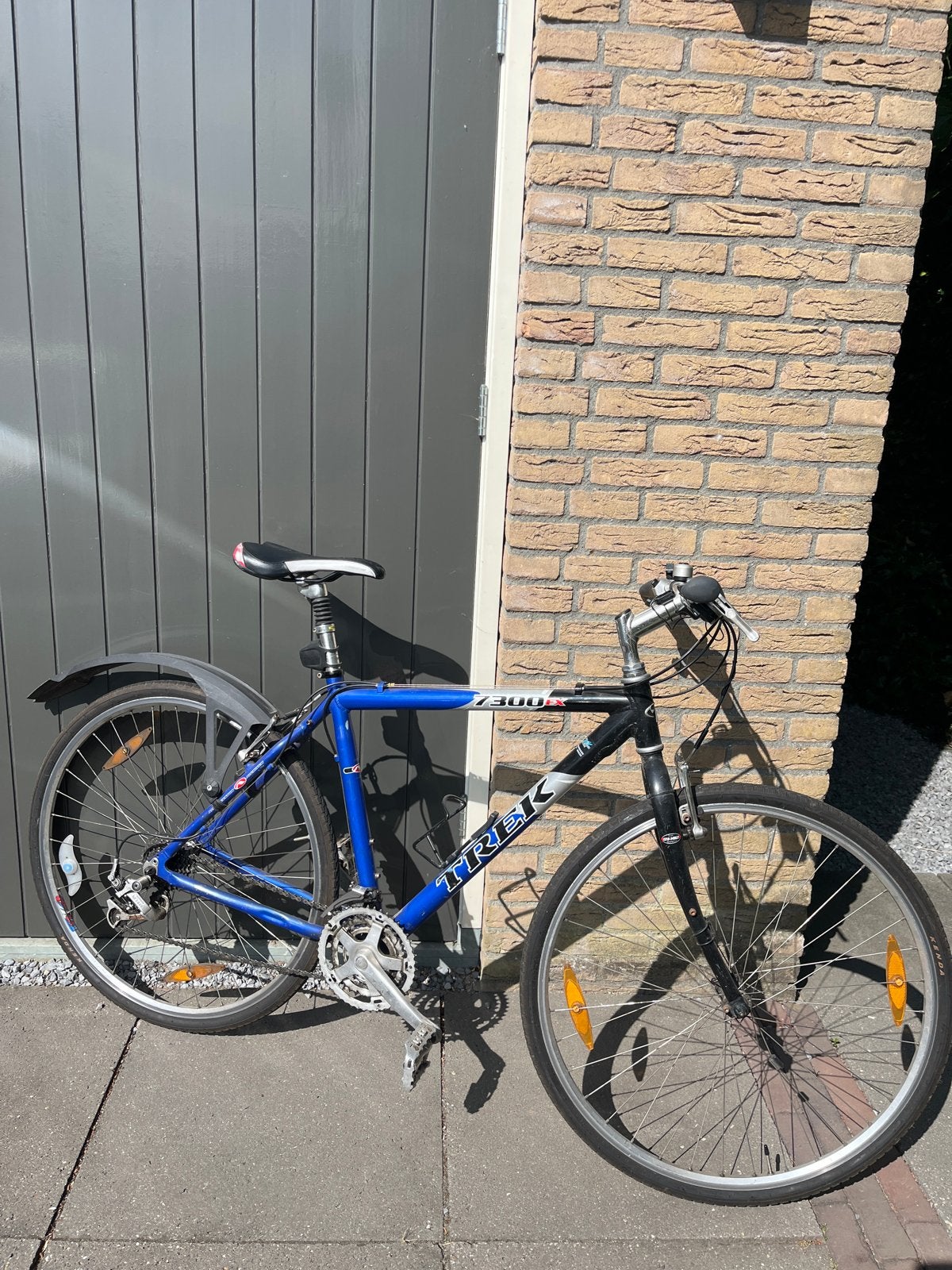 Trek 7300 FX Hybride Fiets - Blauw/Zwart, 28 inch, Gebruikt, Velgrem, Meer dan 20 versnellingen