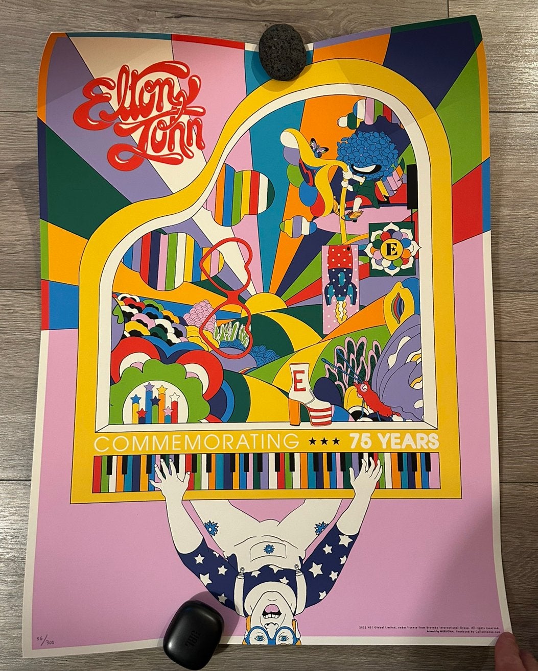 Elton John 75 Years Commemorative Screenprint #56/300, Rechthoekig Staand, Deurposter of groter, Ophalen of Verzenden, Zo goed als nieuw