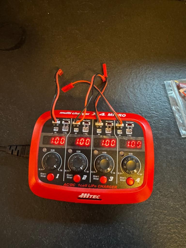 Hitec multicharge X4 micro 1S lipo lader, Ophalen of Verzenden, Zo goed als nieuw, Elektro, Helikopter