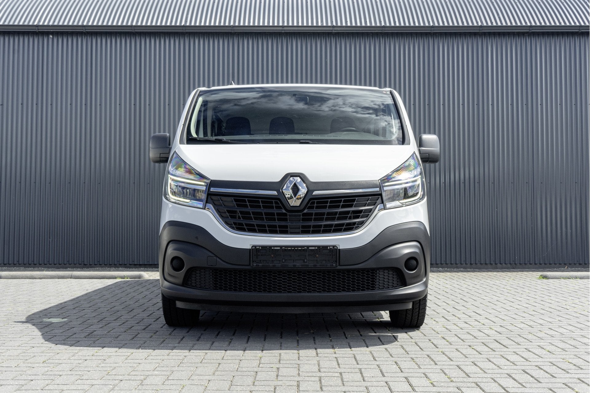 Renault Trafic *dCi 95 T29 L2H1 | INCL BTW & BPM | 9-P | Nav, Voorwielaandrijving, Gebruikt, Zwart, Start-stop-systeem