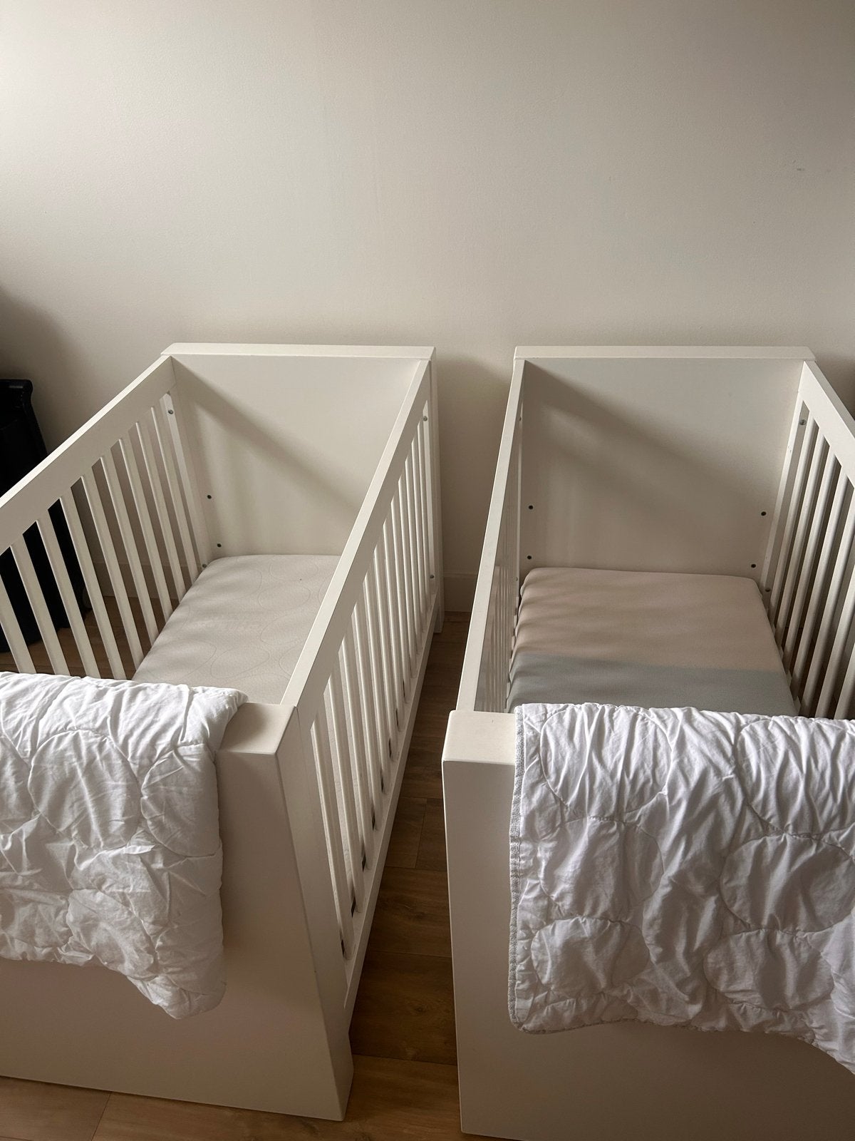 Twee witte ledikanten 120x60 standaardafmeting, Ophalen, Gebruikt, Ledikant