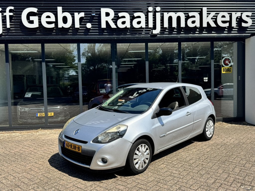 Renault Clio 1.5 dCi Parisienne*Navi*Airco*EXPORT*, Auto's, Voorwielaandrijving, Euro 5, Gebruikt, 4 cilinders
