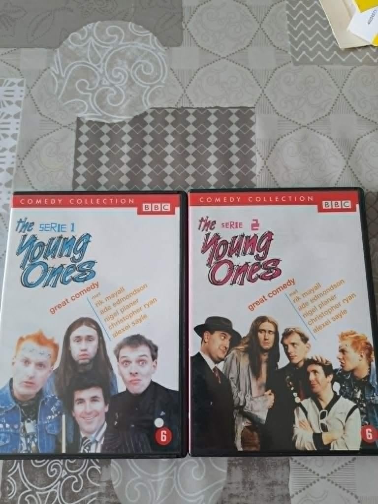 the young ones serie 1 & 2 ( rik mayall ) BBC, Alle leeftijden, Ophalen of Verzenden, Zo goed als nieuw, Komedie