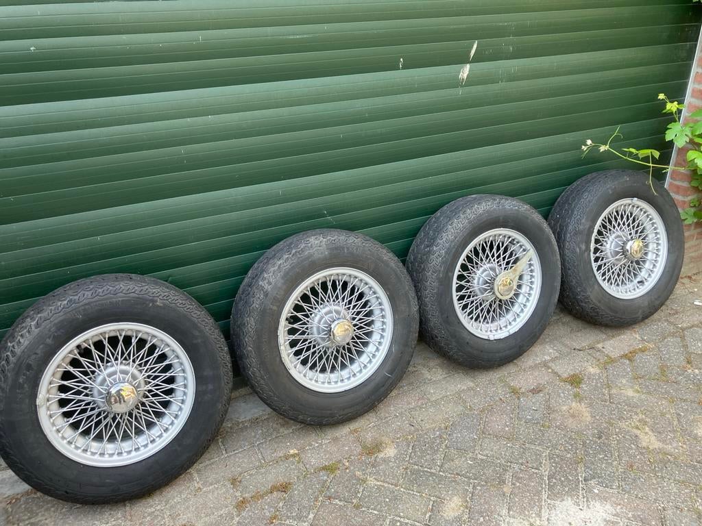 TriumphTR6 Nette Spaakvelgen Met Banden, Auto-onderdelen, Banden en Velgen, Ophalen, Gebruikt, 15 inch, Banden en Velgen