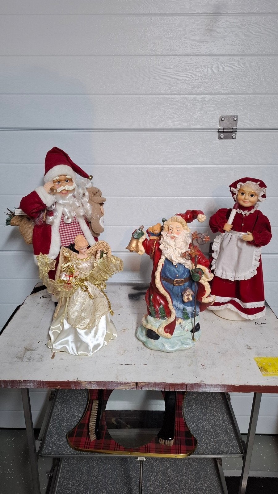 Vier kerstpoppen met en zondeverlichting, Diversen, Ophalen of Verzenden, Zo goed als nieuw