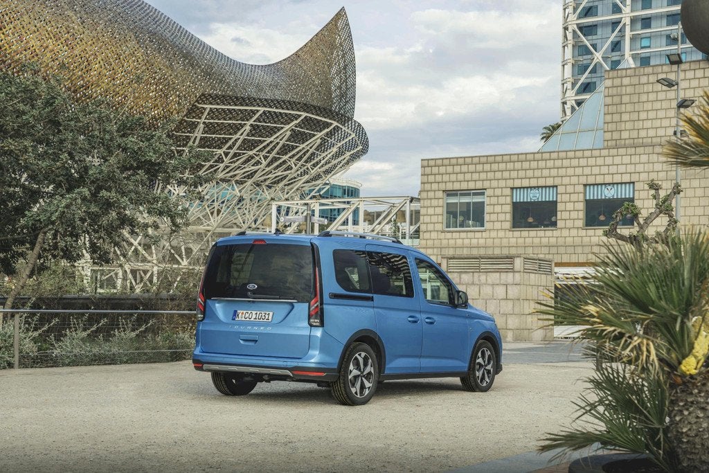 Ford Tourneo Connect 1.5 EcoBoost PHEV L1 Titanium | 7-Perso, Auto's, Stof, 1498 cc, Euro 6, 4 cilinders