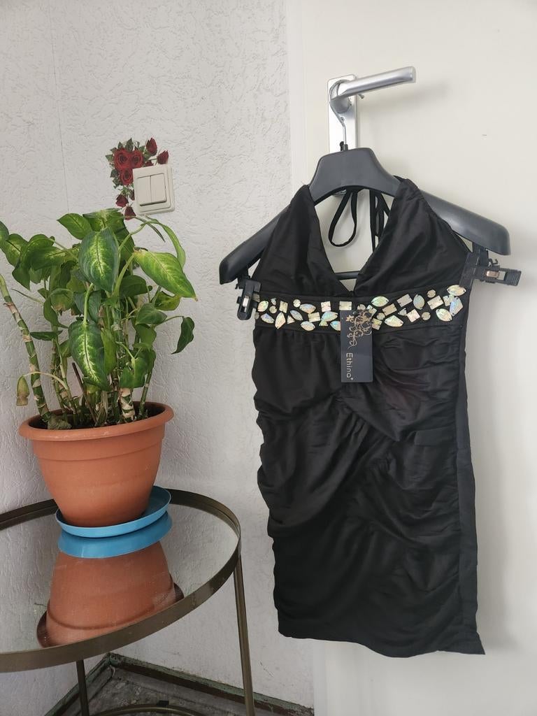 Zwart, rood en huid kleur haltertopje met steentjes., Kleding | Dames, Ophalen, Nieuw, Rood, Zonder mouw