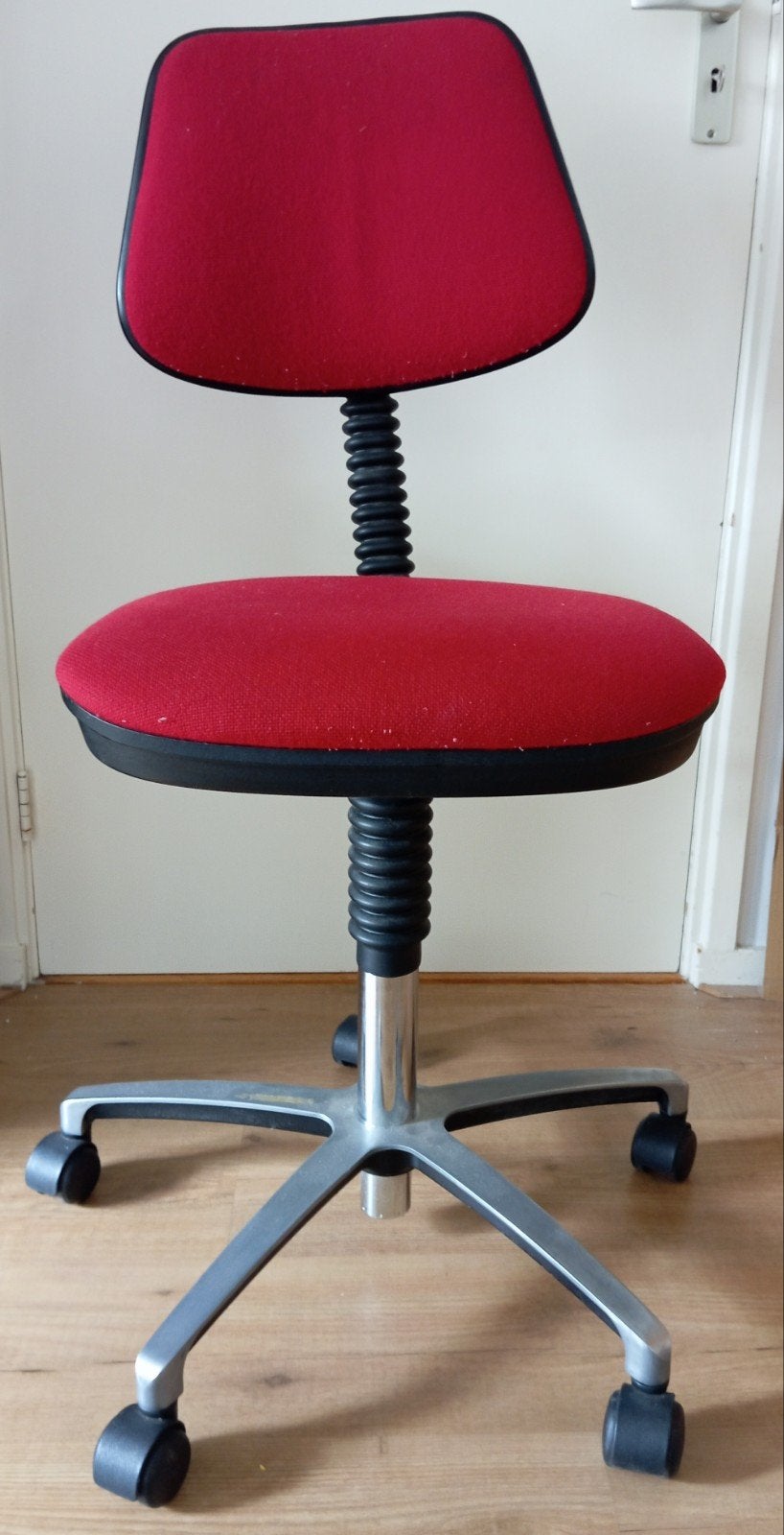Rode bureaustoel met wielen, Huis en Inrichting, Bureaustoelen, Ophalen, Gebruikt, Rood