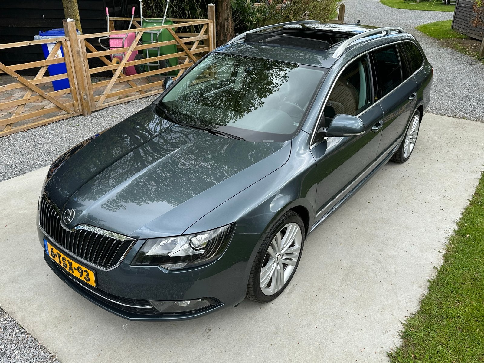Skoda Superb 1.8 TSI 118KW Dsg-7 Combi 2014 Grijs, Zwart, 4 cilinders, 160 pk, Particulier