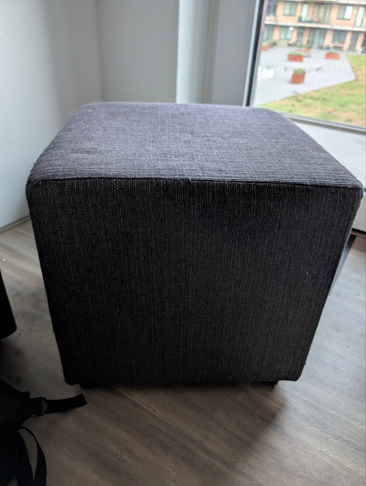Donkergrijze poef/voetenbank - 46x46x45 cm, Huis en Inrichting, Ophalen, Minder dan 50 cm, Gebruikt, Vierkant