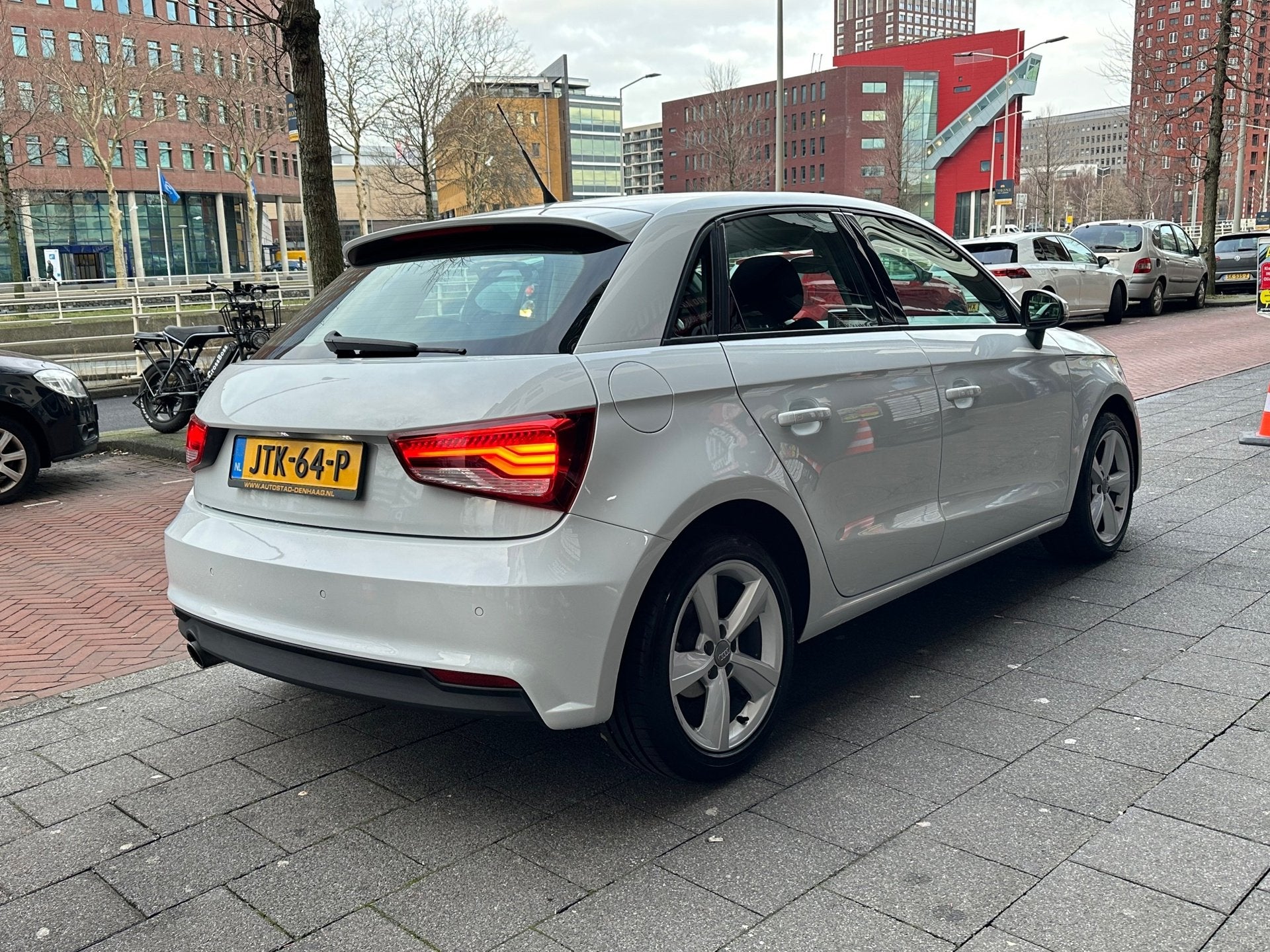 Audi A1 Sportback 1.0 TFSI Pro Line Automaat Clima PDC, Auto's, Audi, Stof, Euro 6, 4 stoelen, Bedrijf