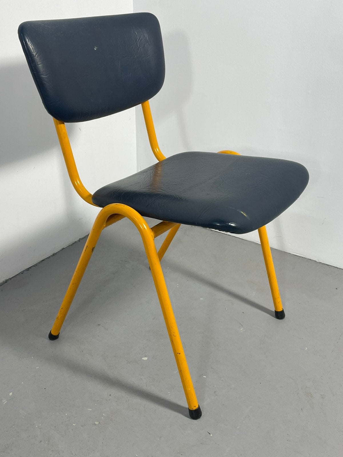 25x Vintage Stapelstoelen, Ophalen, Gebruikt, Bruin, X
