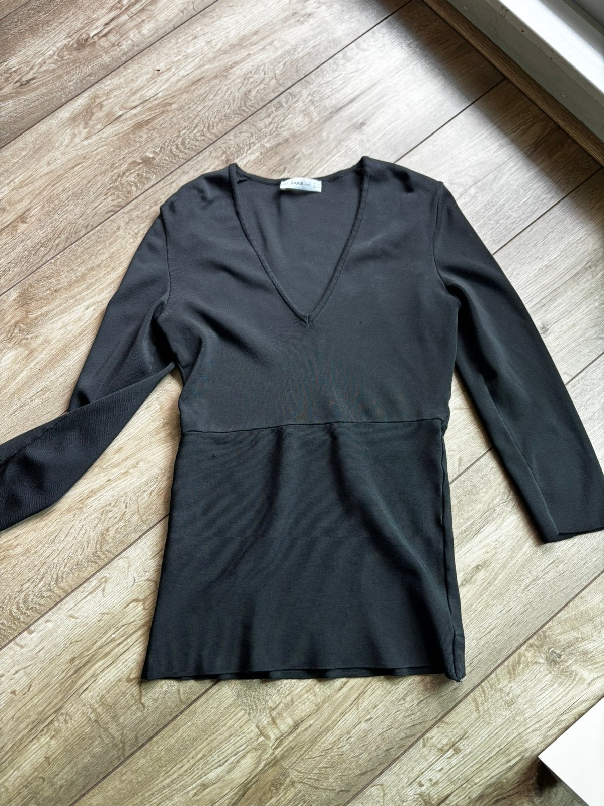 Zara knitted top, longsleeve, maat M, v-hals., Kleding | Dames, Ophalen of Verzenden, Zo goed als nieuw, Maat 38/40 (M), Zwart
