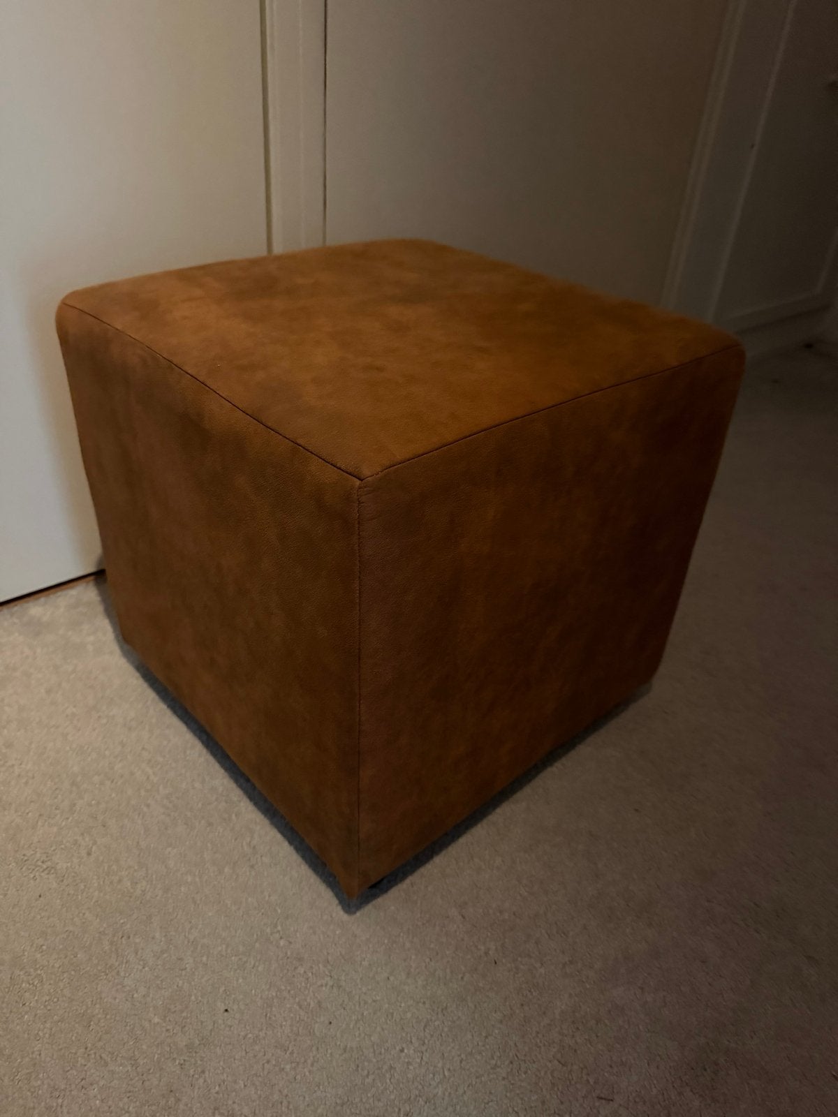 Bruine hocker / bijzettafel / voetenbankje, Huis en Inrichting, Banken | Voetenbanken en Poefen, Ophalen, Minder dan 50 cm, Vierkant