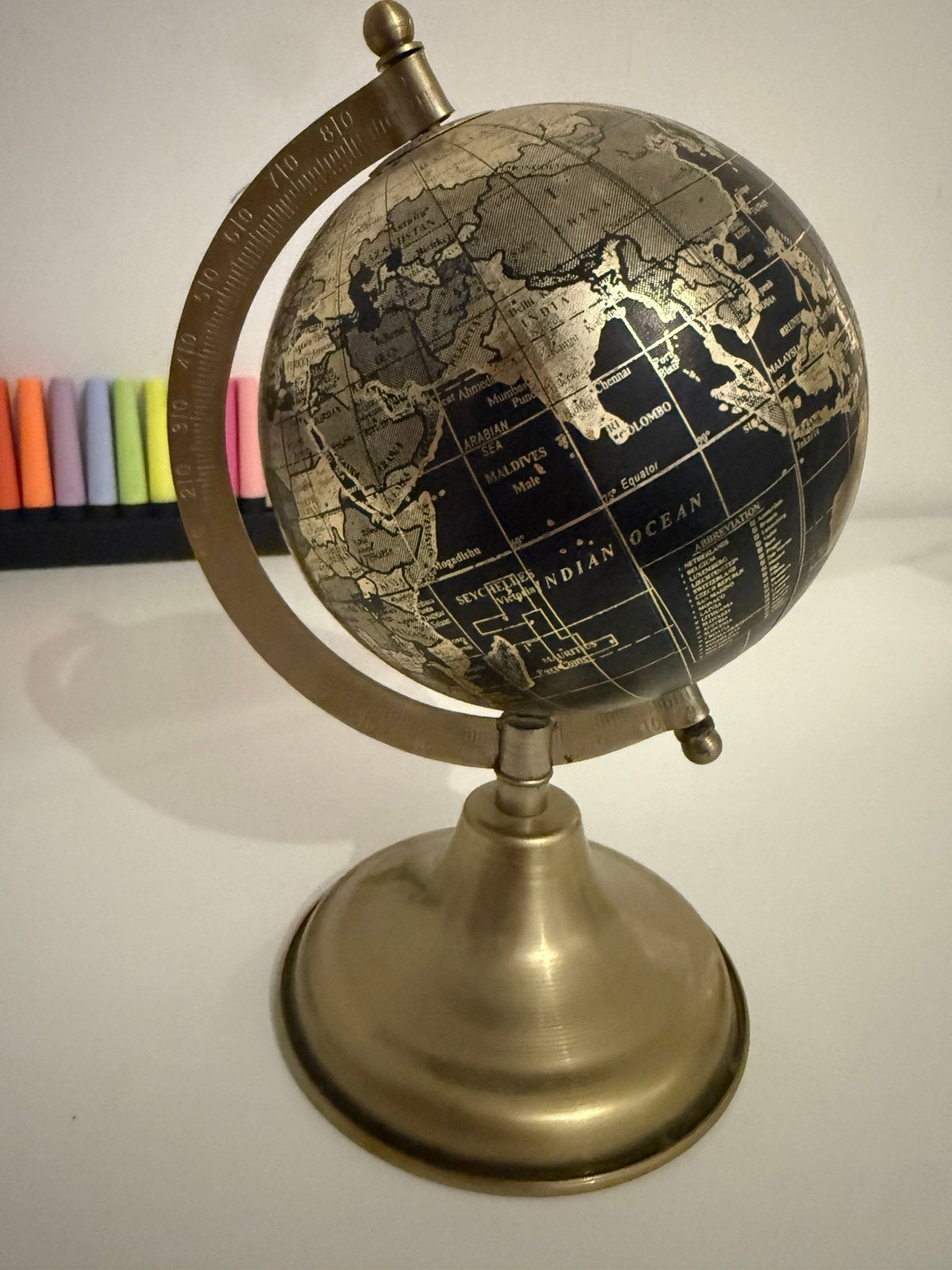 Gouden Wereldbol, Huis en Inrichting, Woonaccessoires | Wereldbollen, Ophalen, Zo goed als nieuw