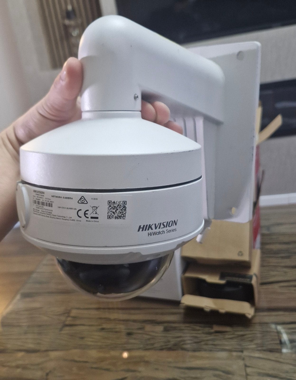 Hikvision 4mp 4x Zoom HWI-D640H-Z Netwerk Camera PoE, Ophalen of Verzenden, Zo goed als nieuw, Buitencamera