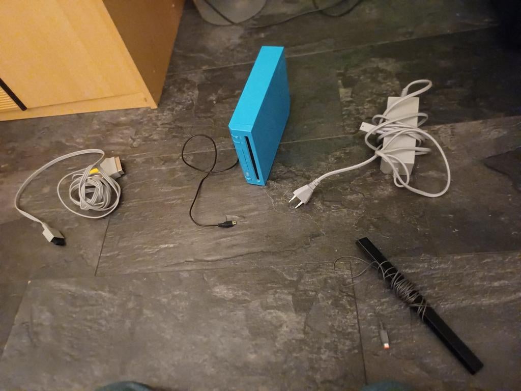 Wii blauw + controller.  ALLEEN OPHALEN (alleen contant), Ophalen, Gebruikt, Zonder controller