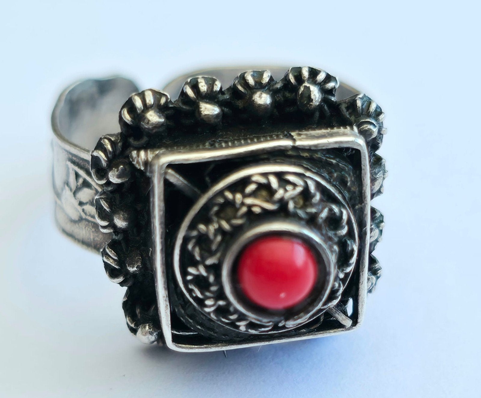 Zilveren Antieke Egyptische gif ring met Rode Steen
Ringmaat, Verzenden, Zilver