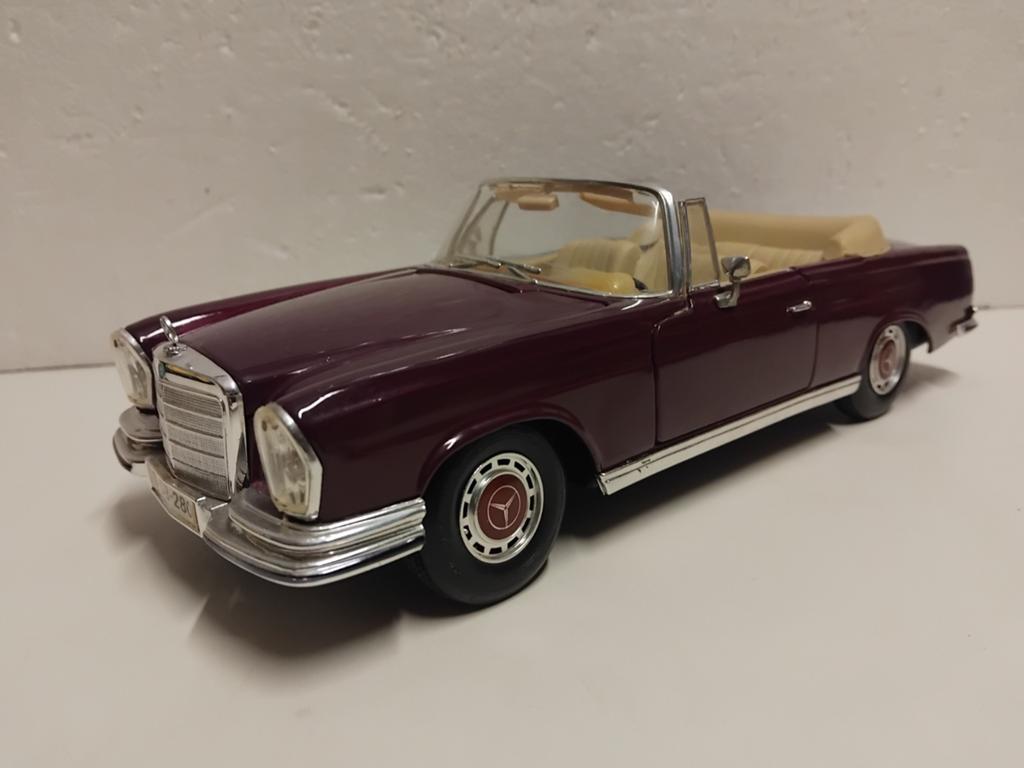Mercedes Benz 280SE Automatic cabrolet Maisto metal 1:18 KRD, Hobby en Vrije tijd, Modelauto's | 1:18, Ophalen of Verzenden, Zo goed als nieuw