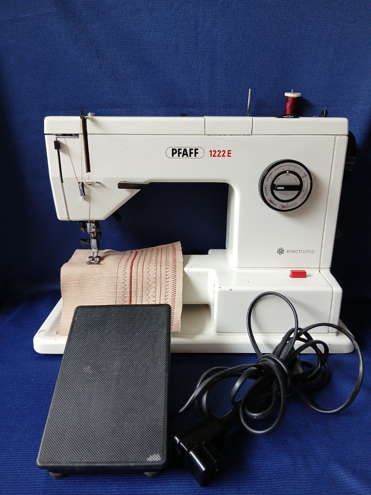 Pfaff 1222E Naaimachine - Topkwaliteit voor al uw projecten, Ophalen, Zo goed als nieuw, Naaimachine, Pfaff