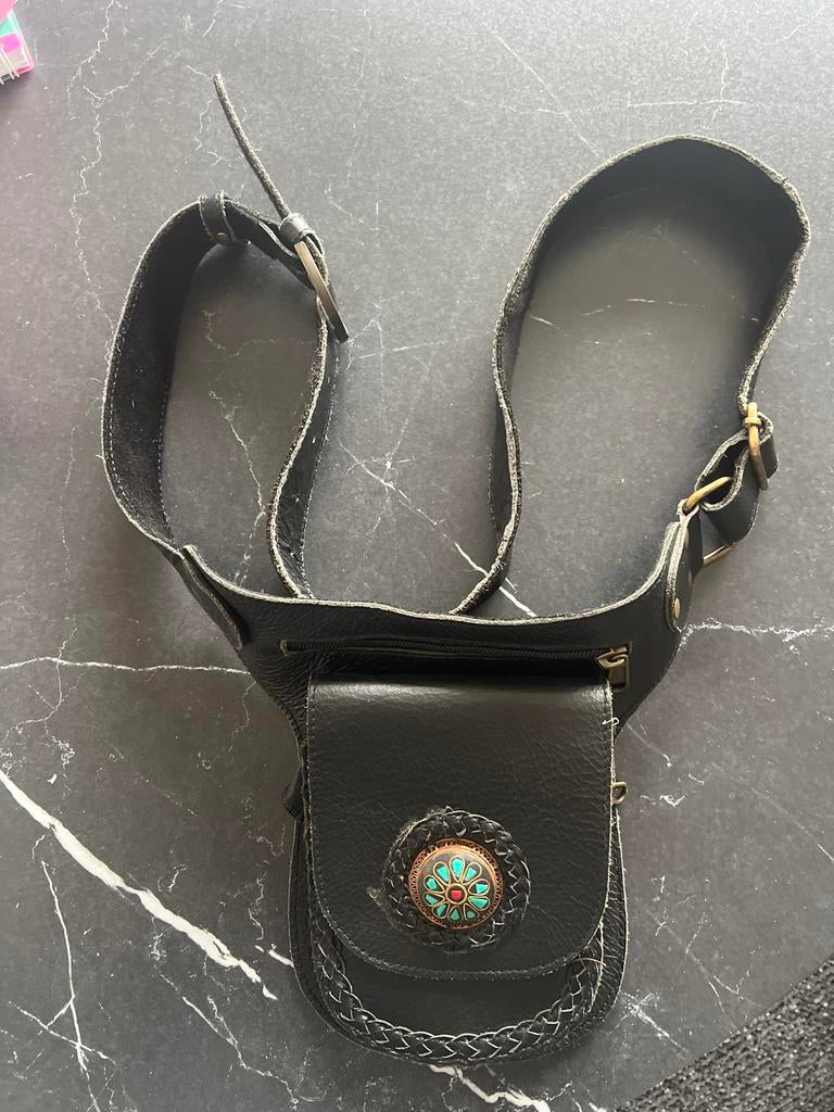 Leren heuptasje met turquoise detail, Ophalen of Verzenden, Gebruikt, Zwart, Overige typen