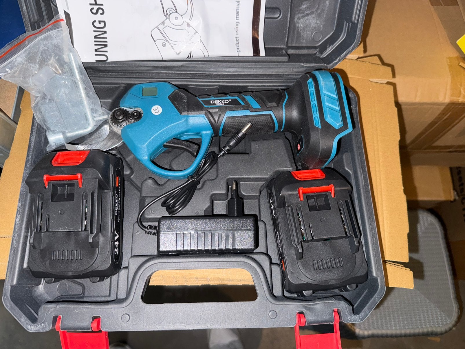 Dekko Tools elektrische snoeischaar 3,5cm met 2 accu’s nieuw, Ophalen of Verzenden, Nieuw