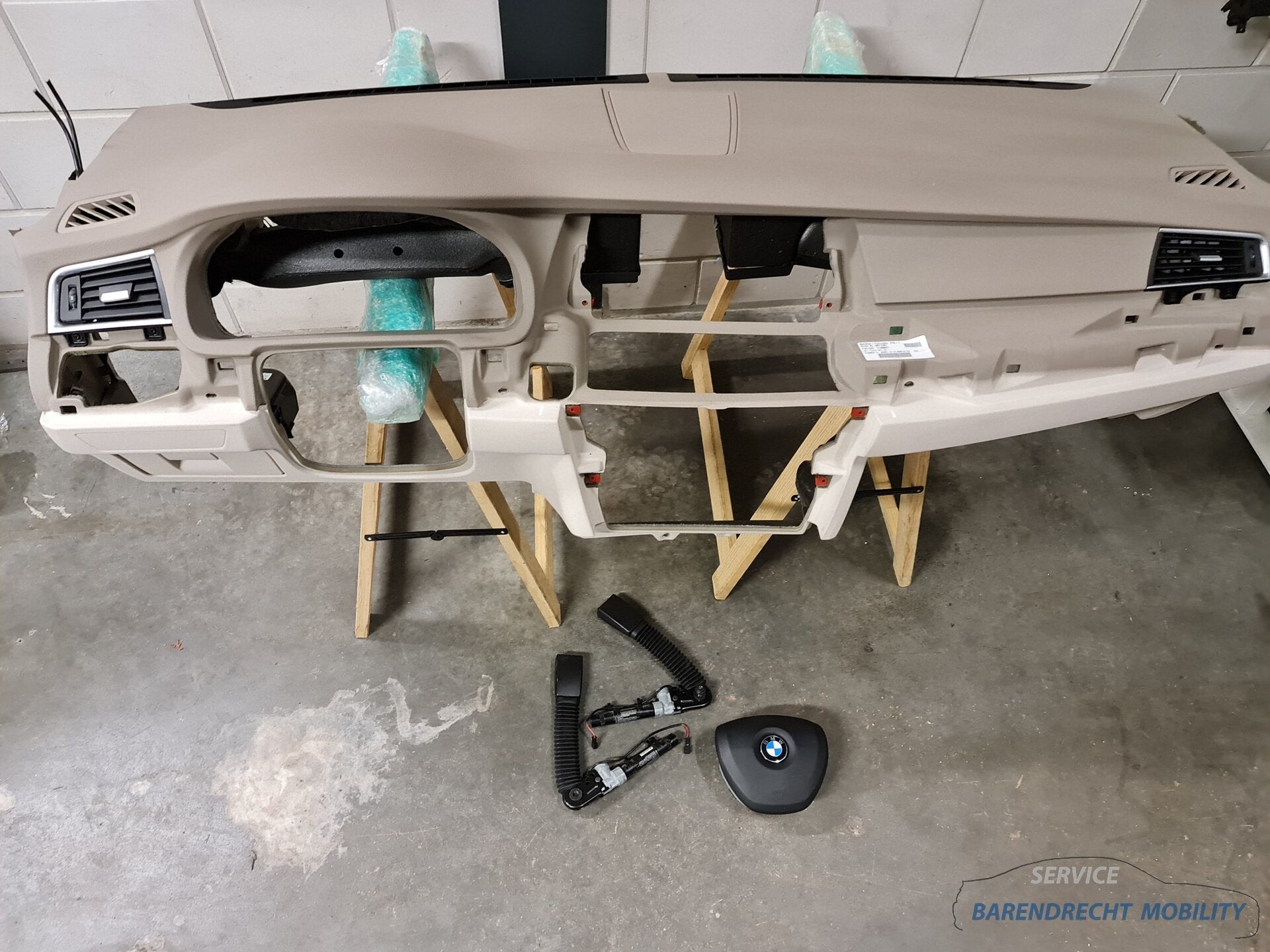 Airbagset BMW F07 5 serie Gran Turismo GT beige dashboard st, Petuelring 130
80788  Munich, DE, Gebruikt, Info@bmw.de, Ophalen of Verzenden