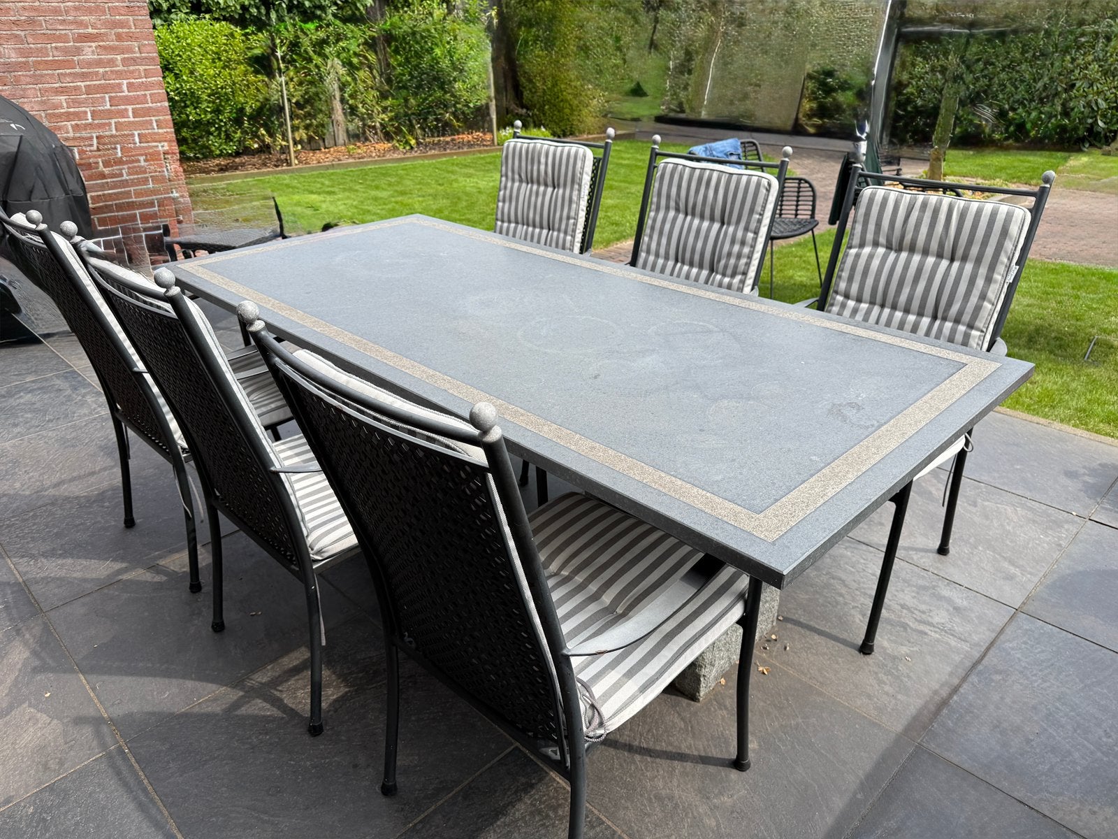 6 persoons tuintafel van Belgisch hardsteen met stoelen, Ophalen, Overige materialen, Gebruikt, 6 zitplaatsen