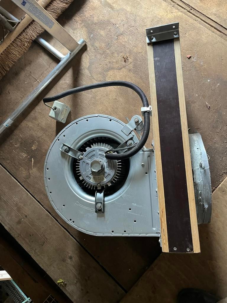 Torin ventilatie motor ventilatiebox 300mm 220V. DDC 241-241, Doe-het-zelf en Verbouw, Ventilatie en Afzuiging, Ophalen, Gebruikt