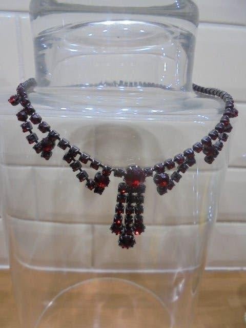 Vintage ketting granaat glas donkerrood, Ophalen of Verzenden, Zo goed als nieuw, Rood, Overige materialen