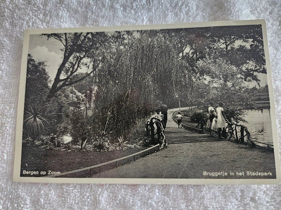 Oude ansichtkaart Bergen op Zoom - Bruggetje  Stadspark, Ophalen of Verzenden, 1920 tot 1940, Gelopen, Noord-Brabant
