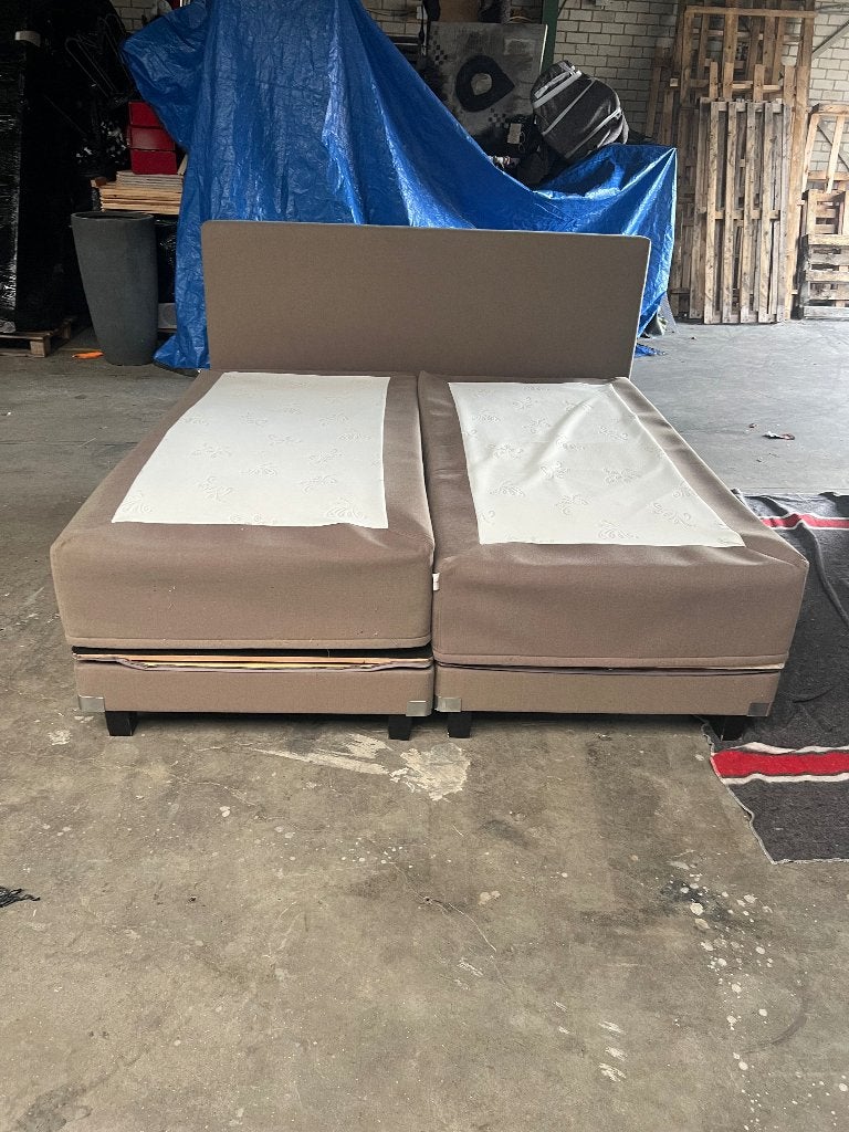 Swiss Sense boxspring 200x200 met matrassen en hoofdbord, Ophalen of Verzenden, Gebruikt, Tweepersoons