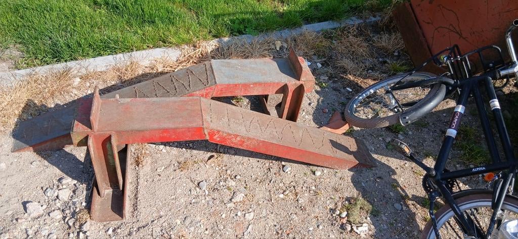 Zeer sterke UNP 180 oprijbok, onverwoestbaar, 280mm hoog, Ophalen of Verzenden, Gebruikt
