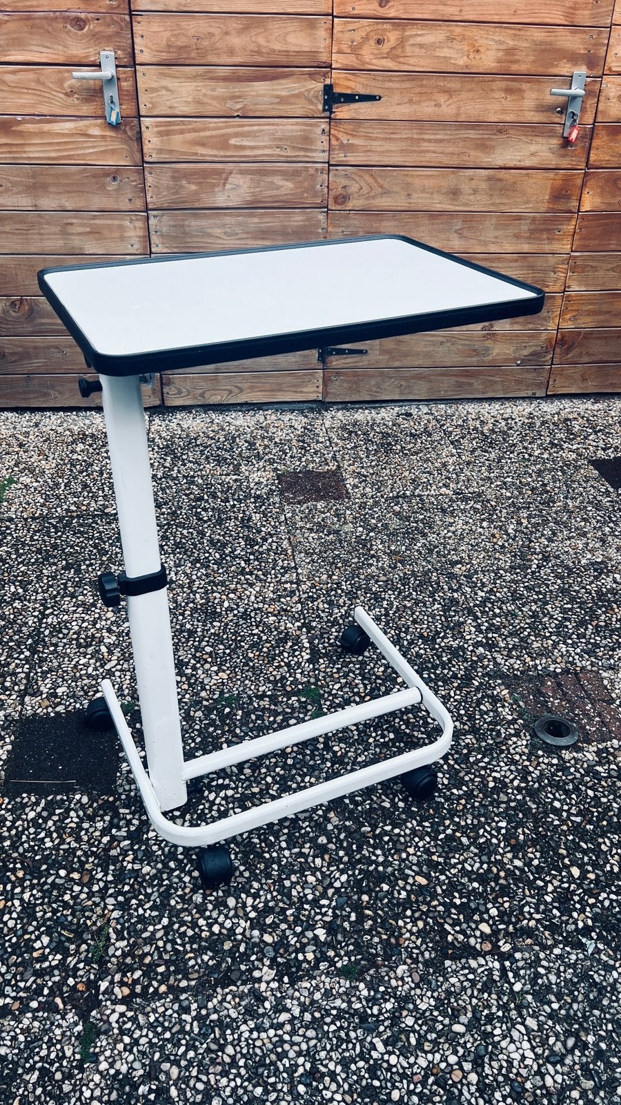 Verstelbare bedtafel / overbedtafel op wielen, Ophalen of Verzenden, Zo goed als nieuw