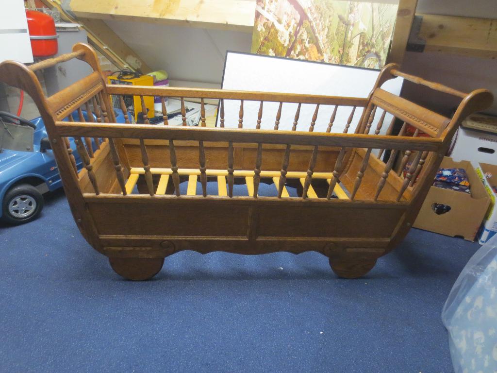 Baby-Ledikantje/Kinderbedje -Vintage Eikenhout. Om te pimpen, Kinderen en Baby's, Babywiegjes en Ledikanten, Ophalen, Gebruikt