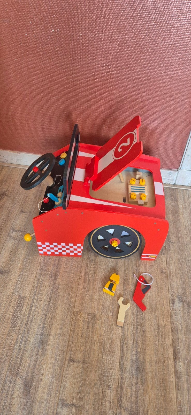 Houten speelgoed auto met gereedschap, Ophalen, Zo goed als nieuw