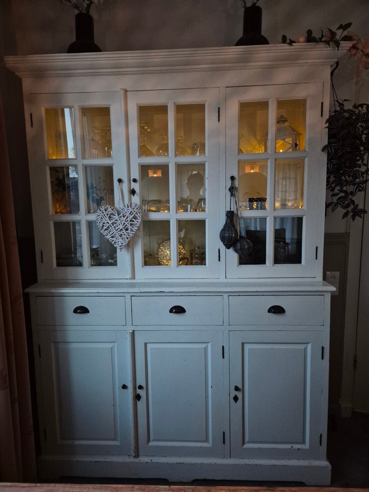 Romantische witte buffetkast met vitrine en lades, Ophalen of Verzenden