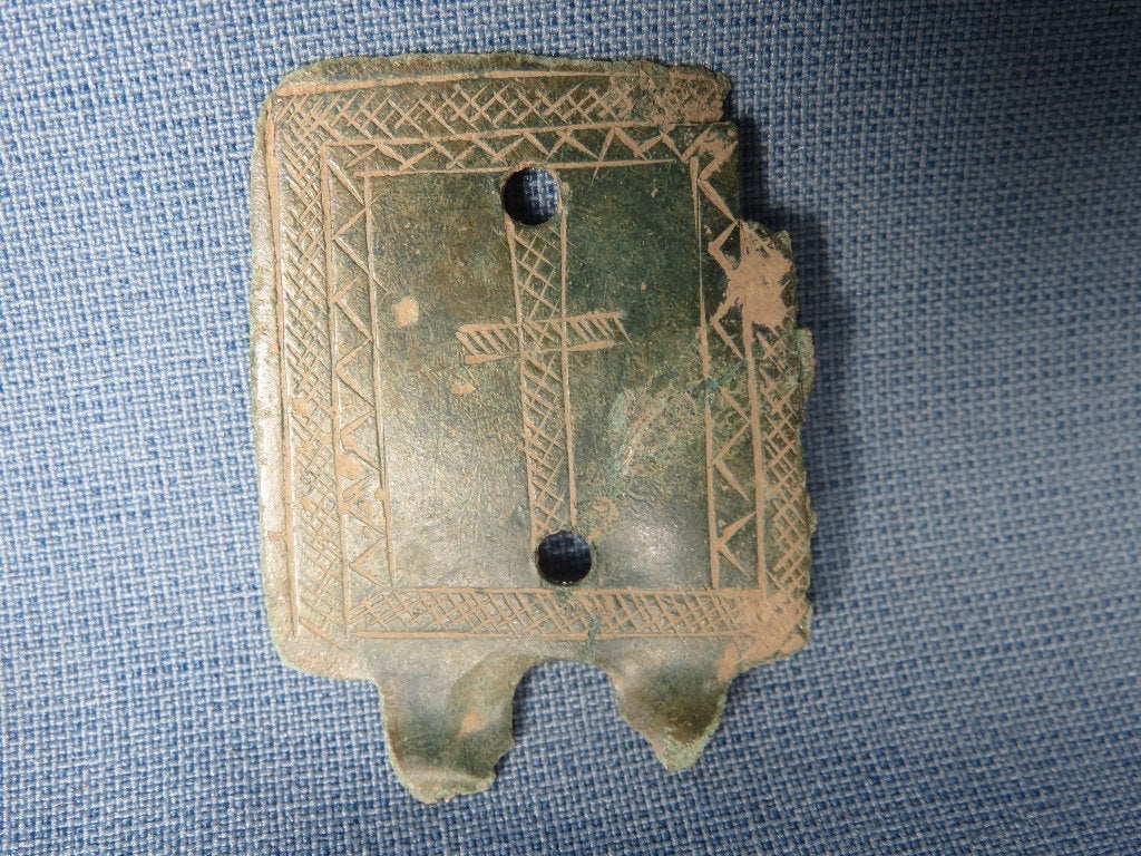 Middeleeuwen – plaatje, brons  - 8e - 12e eeuw - bodemvondst, Ophalen of Verzenden