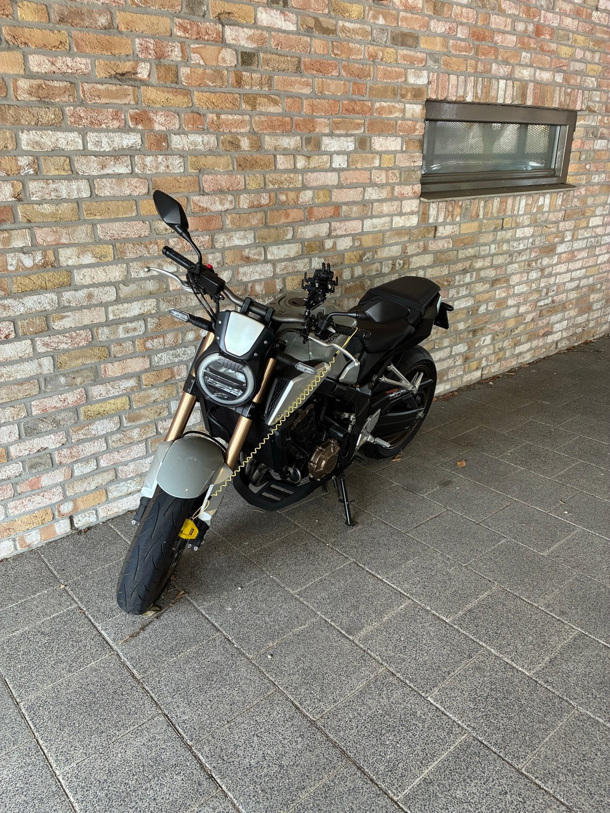 Honda CB650R Pearl Smokey Grey met quickshifter, 4 cilinders, Gebruikt, Particulier, Meer dan 35 kW
