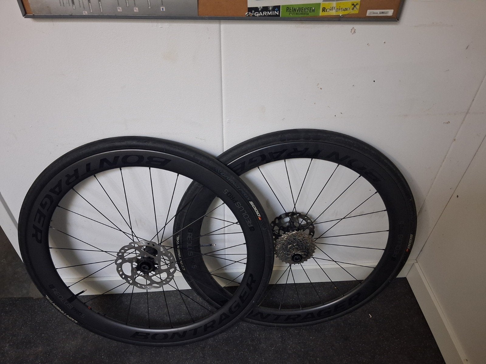 Bontrager Aeolus Pro 5 Carbon Wielset - Zo goed als nieuw, Wiel, Racefiets, Ophalen of Verzenden, Zo goed als nieuw
